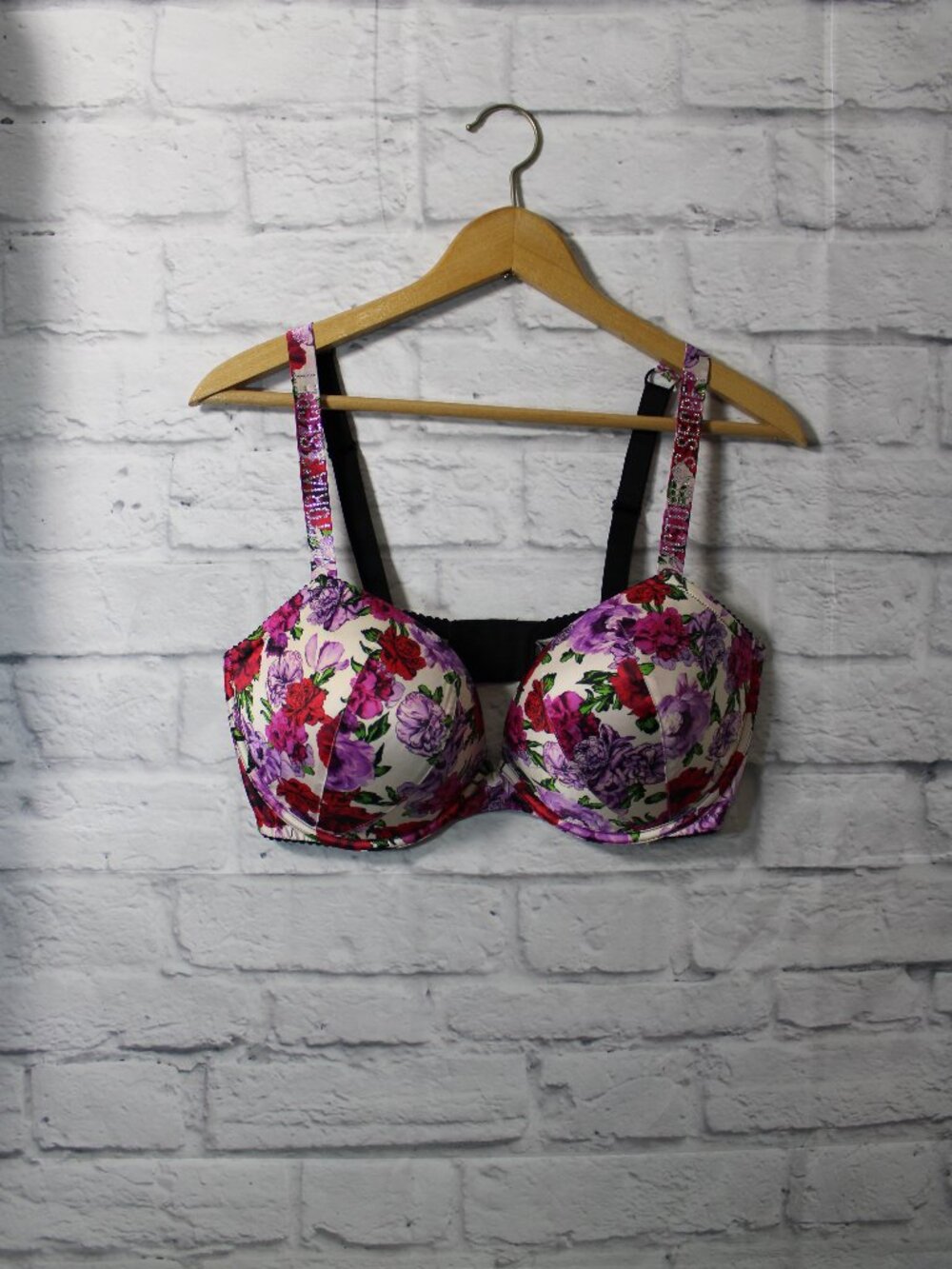 Victoria's Secret 38DD Bold Pink Floral Rhinestone Very Sexy Push Up Bra